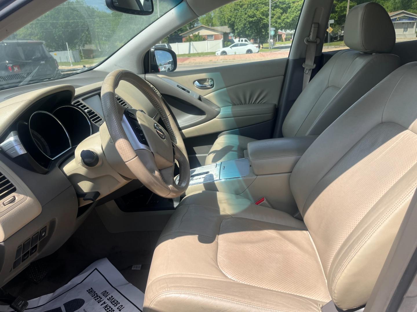 2009 BROWN/TAN Nissan Murano S (JN8AZ18U69W) with an 3.5L V6 DOHC 24V engine, Automatic CVT Overdrive transmission, located at 8101 E. Skelly Dr., Tulsa, OK, 74129, (918) 592-3593, 36.121891, -95.888802 - Photo#5